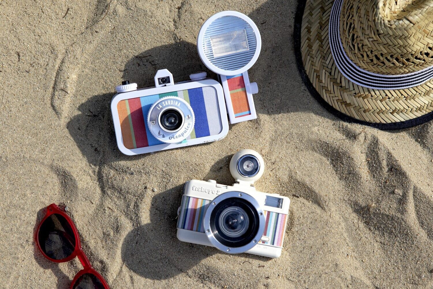 Lomography Fisheye No. 2: Macchina Fotografica 35mm Con Obiettivo Fish-eye, Flash Integrato E Posa B Per Effetti Creativi