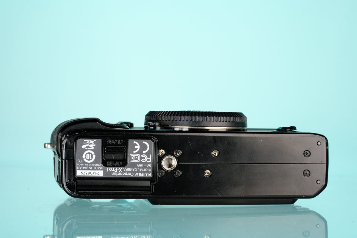 Fujifilm X-Pro1 APS-C Mirrorless Camera - X Mount (read)