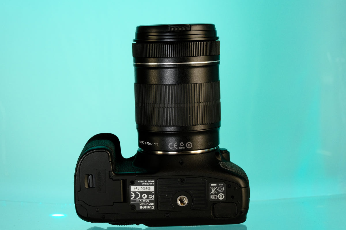 Canon 7D 18mp APS-C CMOS DSLR Camera + 18-135mm f/3.5-5.6 EF-S IS Lens