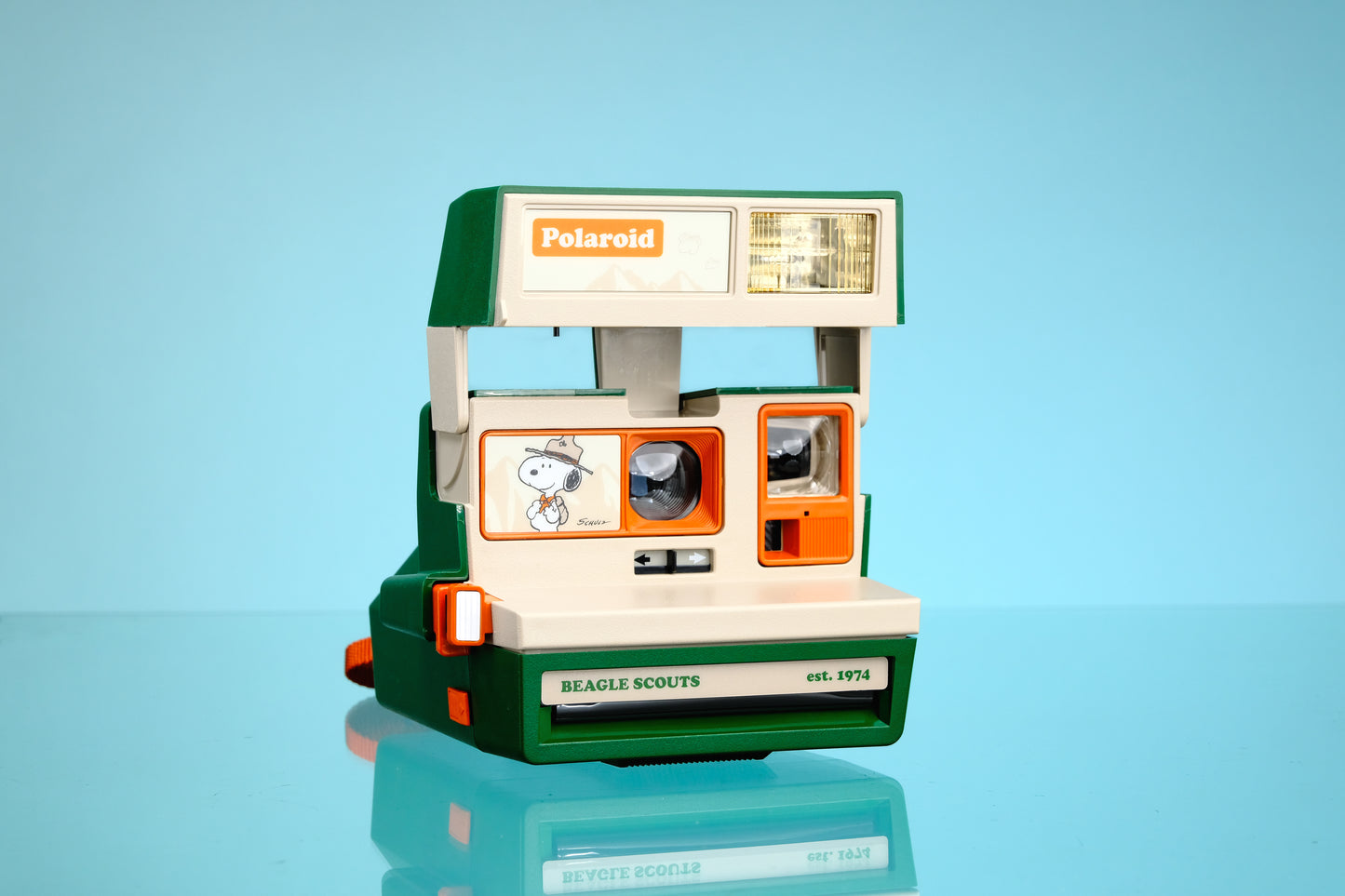 Polaroid 600 Peanuts Beagle Scouts Instant Film Camera