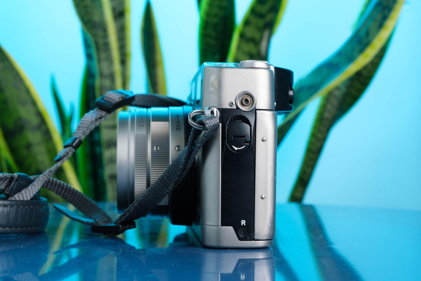 Contax G2 35mm Rangefinder Point and Shoot Film Camera + Carl Zeiss Planar 45mm f/2.0