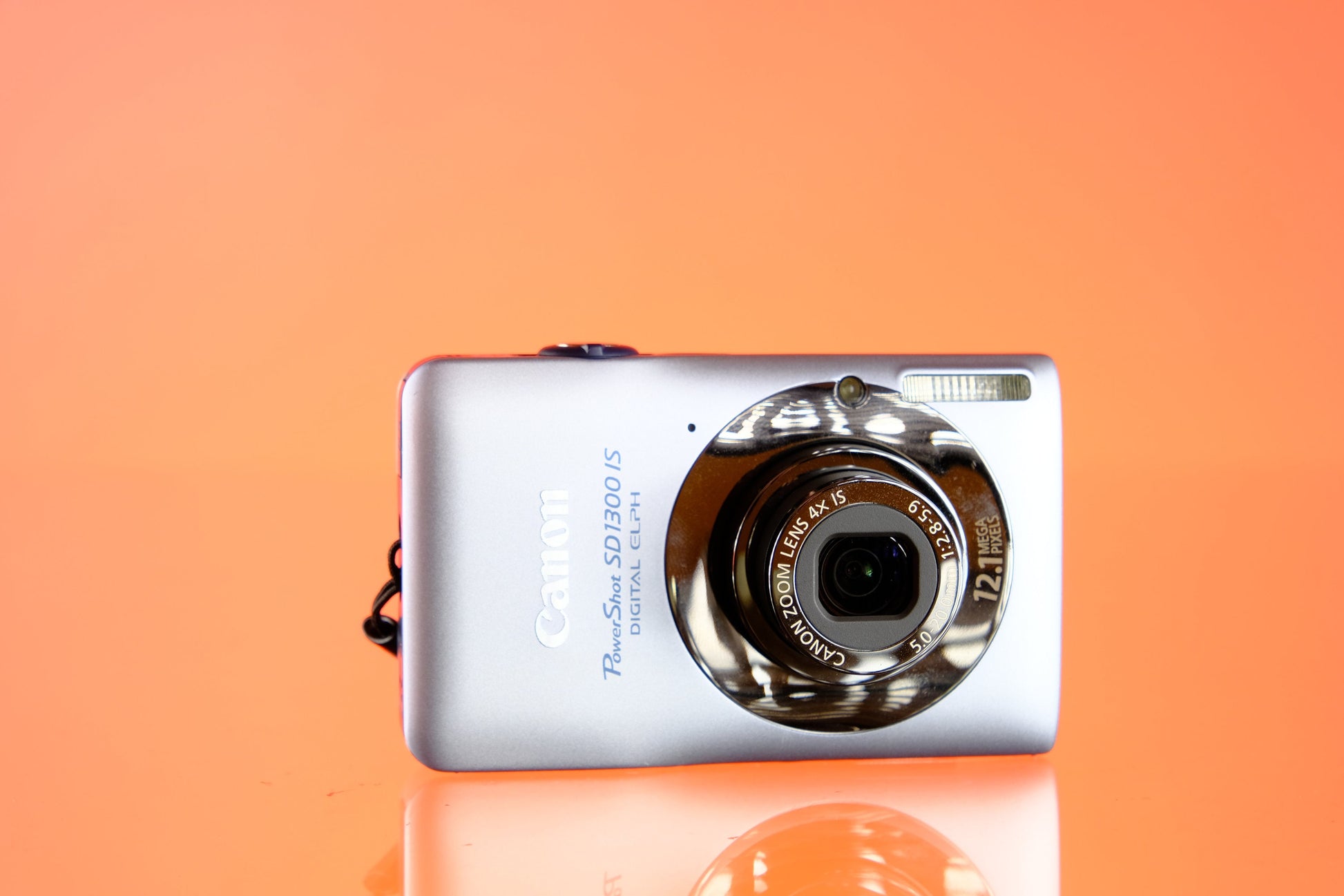 Canon PowerShot SD1300 IS Digital Point and Shoot Camera Starter Kit