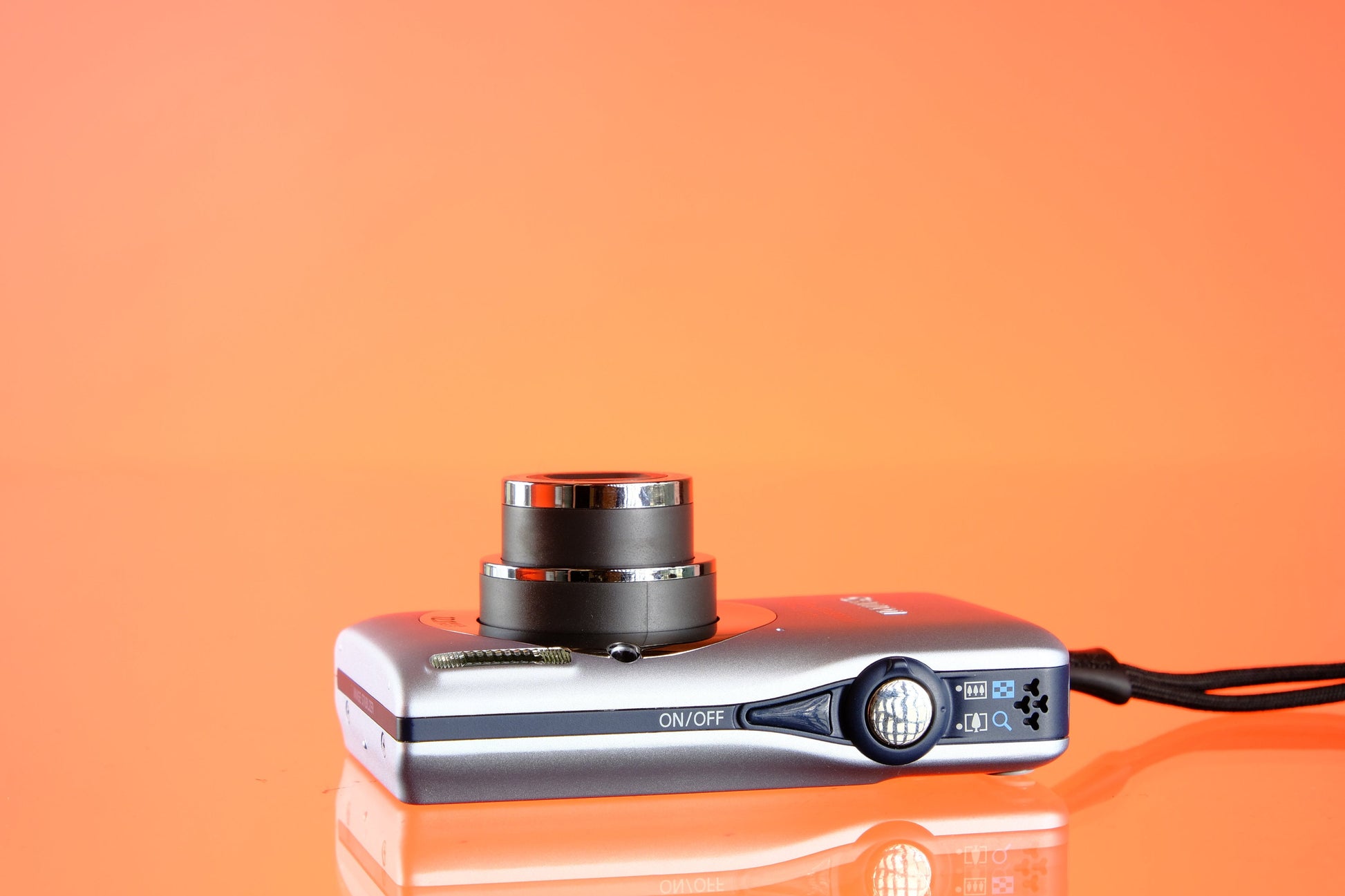 Canon PowerShot SD1300 IS Digital Point and Shoot Camera Starter Kit