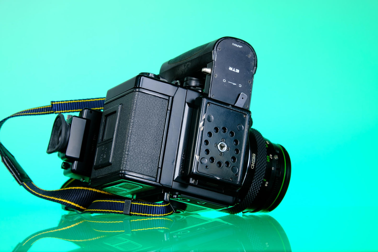 Bronica ETRsi 645 Medium Format Film Camera + 75mm F/2.8 and AE III Viewfinder