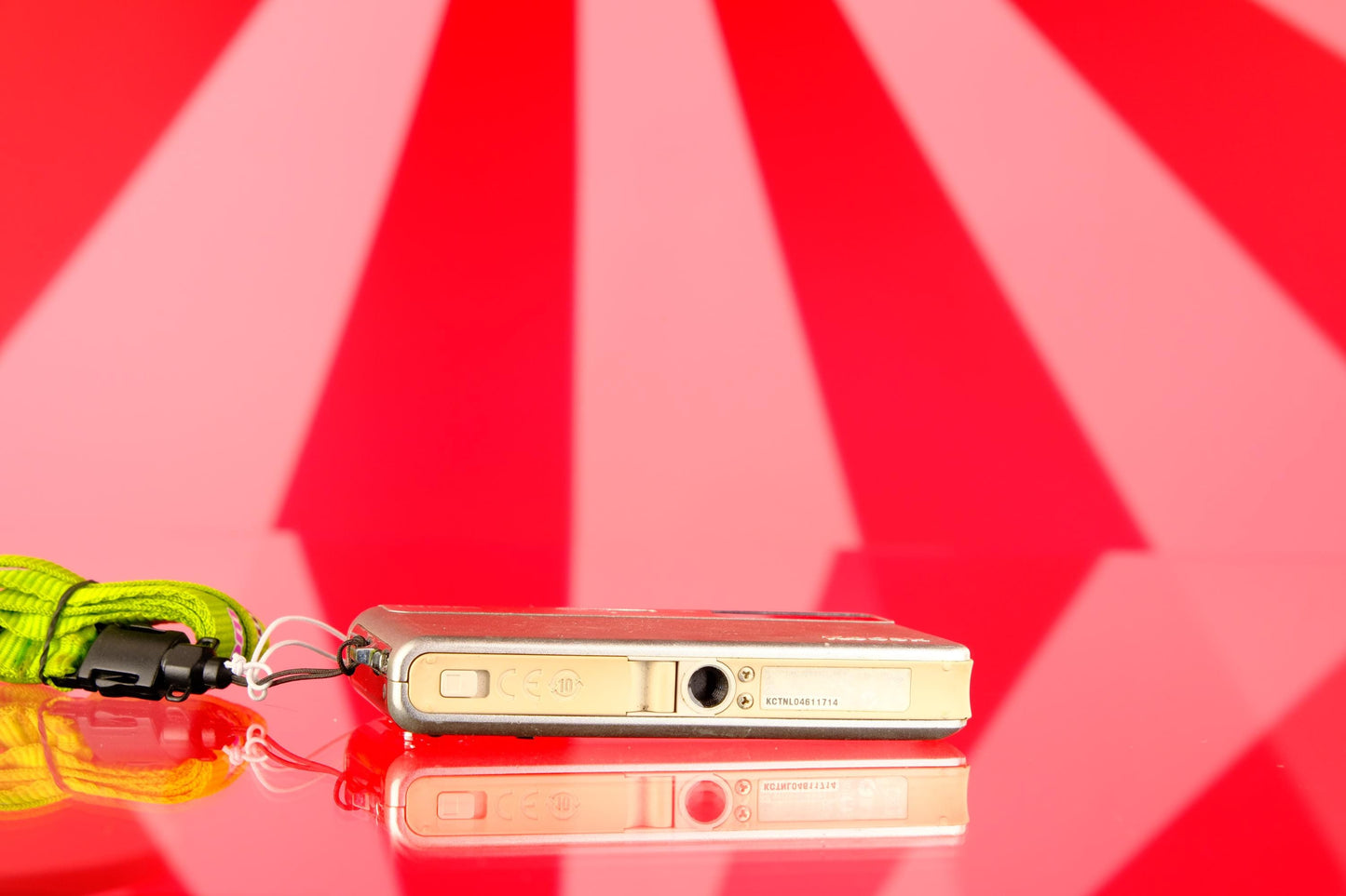 Kodak EasyShare M590 Compact Digital Camera Digicam Point and Shoot