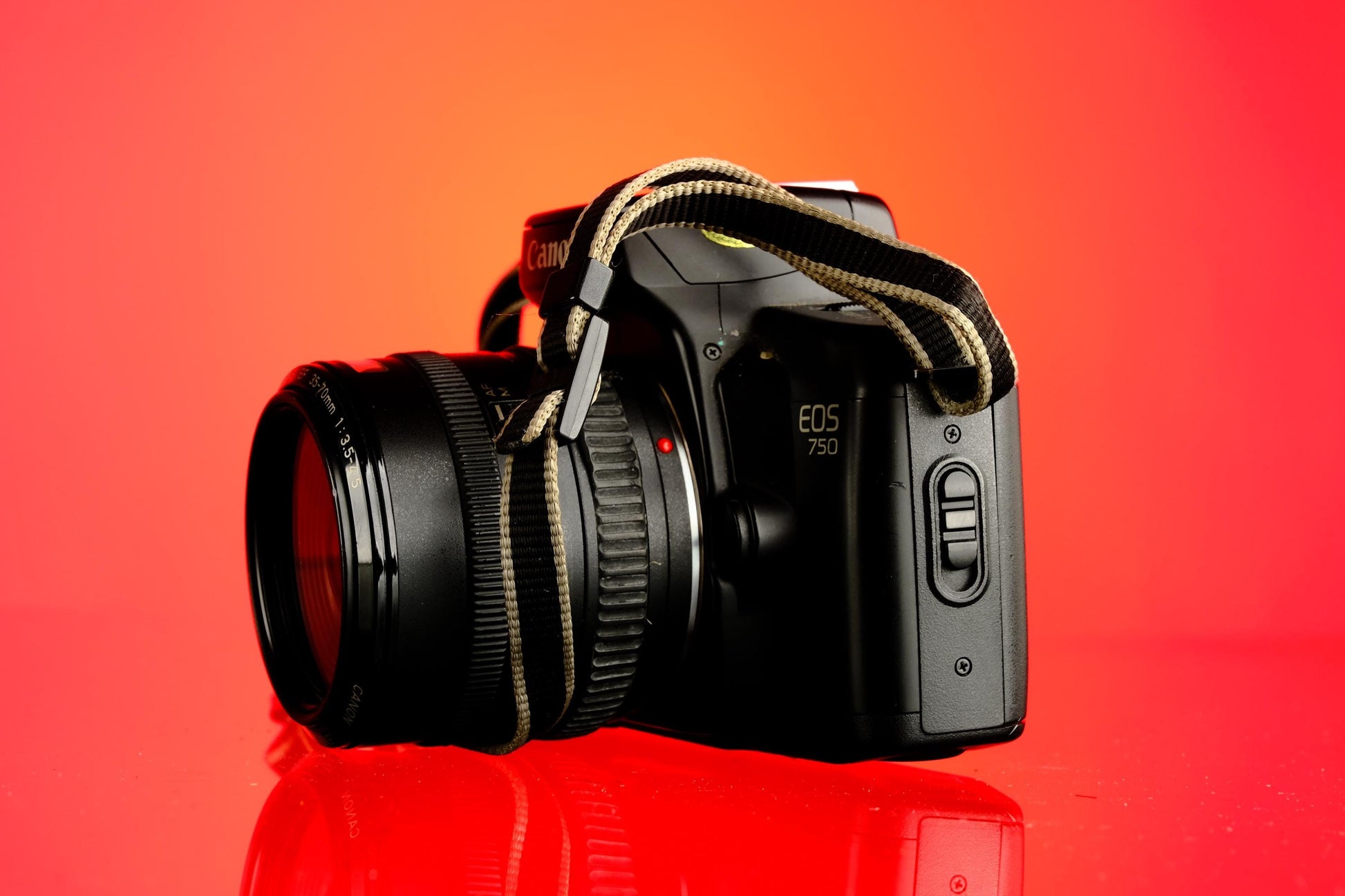 Canon EOS 750 35mm SLR Camera + 35-70mm f/3.5-4.5 Zoom Lens
