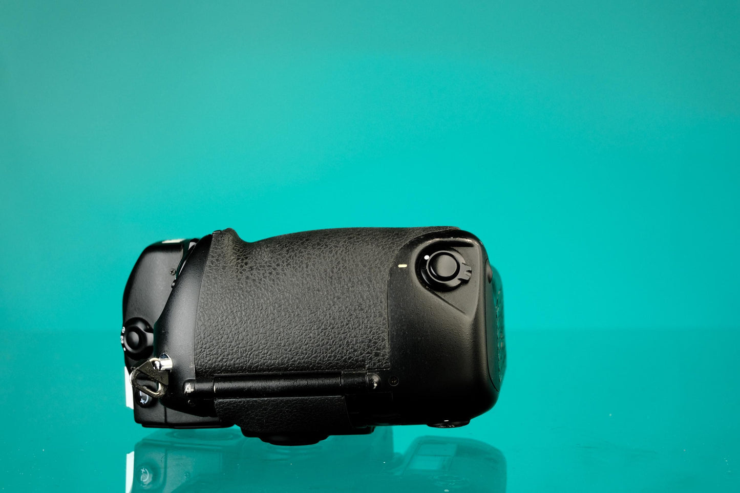 Nikon F5 35mm SLR Film Camera + MF28 Data Back (Body Only)