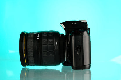 Nikon N5005 35mm SLR Film Camera + 28-300mm f/3.5-6.3 Zoom Lens Kit