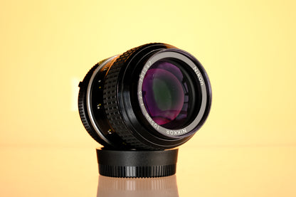 Nikon Nikkor 105mm f/2.5 Ai Lens