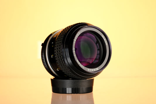 Nikon Nikkor 105mm f/2.5 Ai Lens