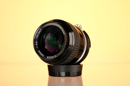 Nikon Nikkor 105mm f/2.5 Ai Lens