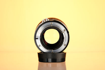 Nikon Nikkor 105mm f/2.5 Ai Lens
