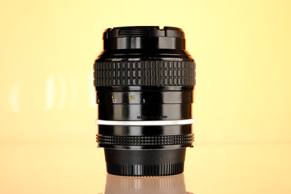 Nikon Nikkor 105mm f/2.5 Ai Lens