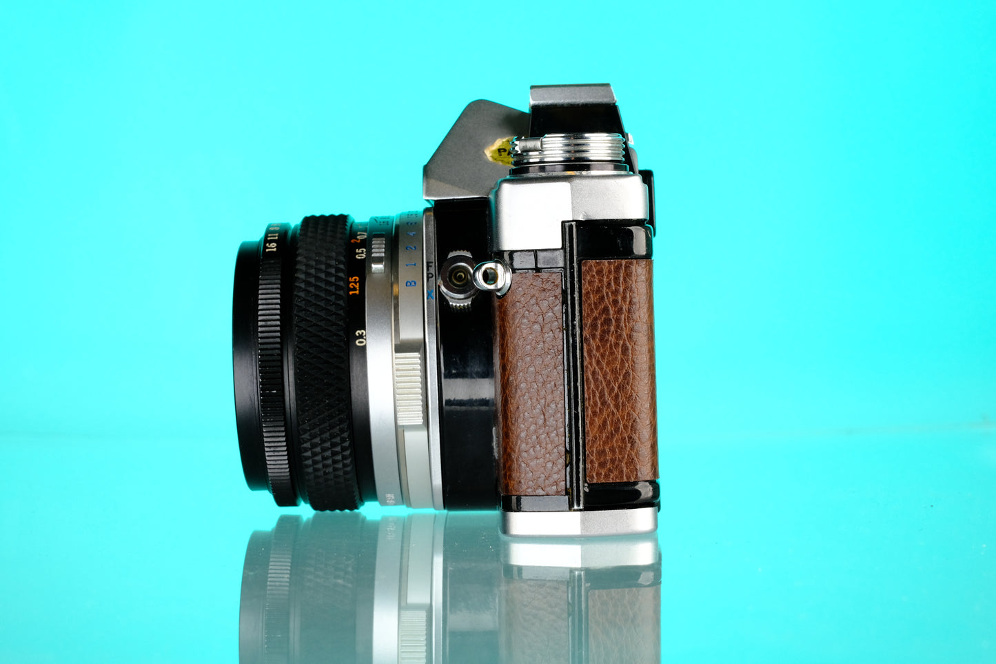 Olympus OM-1 35mm SLR + 28mm f/3.5 Auto W Wide Angle Lens