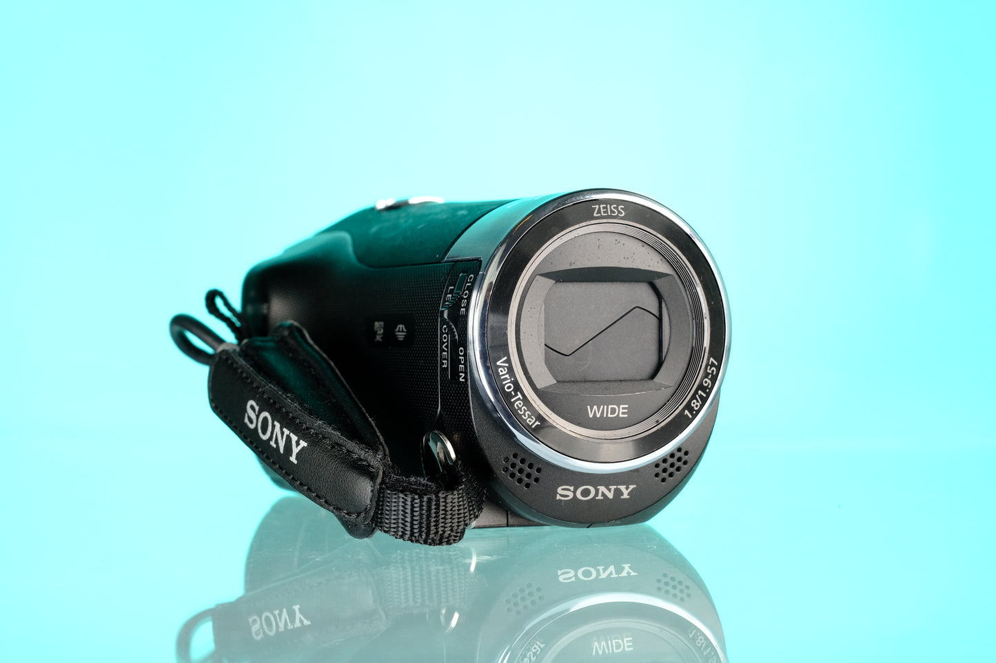 Sony Handycam HDR-CX405 Digital Camcorder
