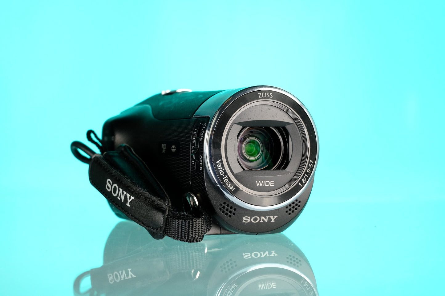 Sony Handycam HDR-CX405 Digital Camcorder
