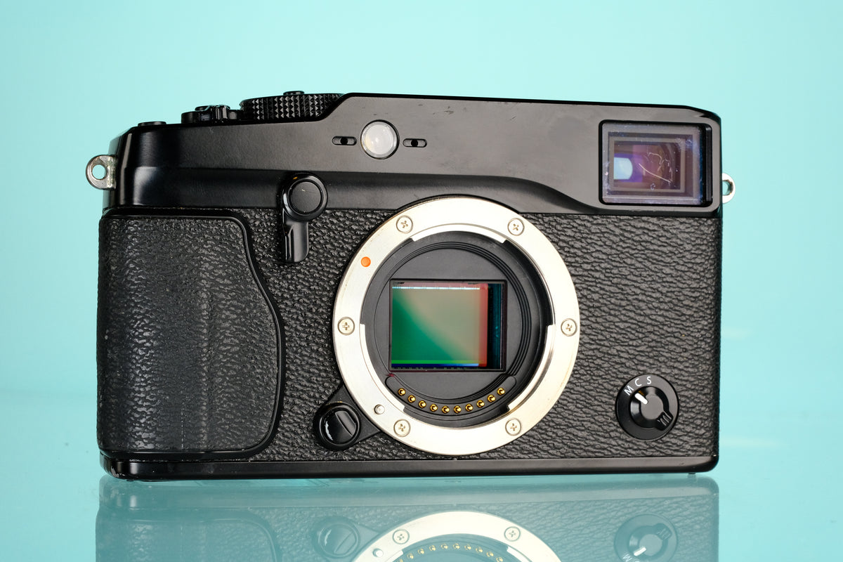 Fujifilm X-Pro1 APS-C Mirrorless Camera - X Mount (read)