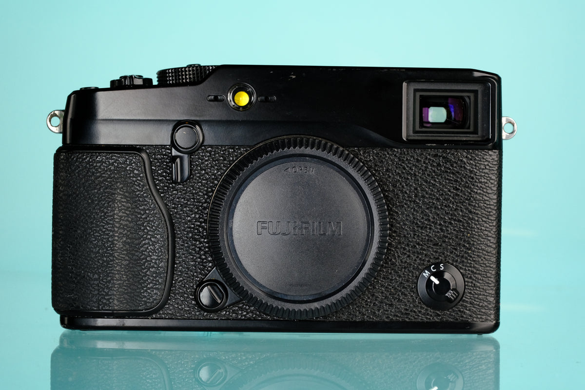Fujifilm X-Pro1 APS-C Mirrorless Camera - X Mount (read)