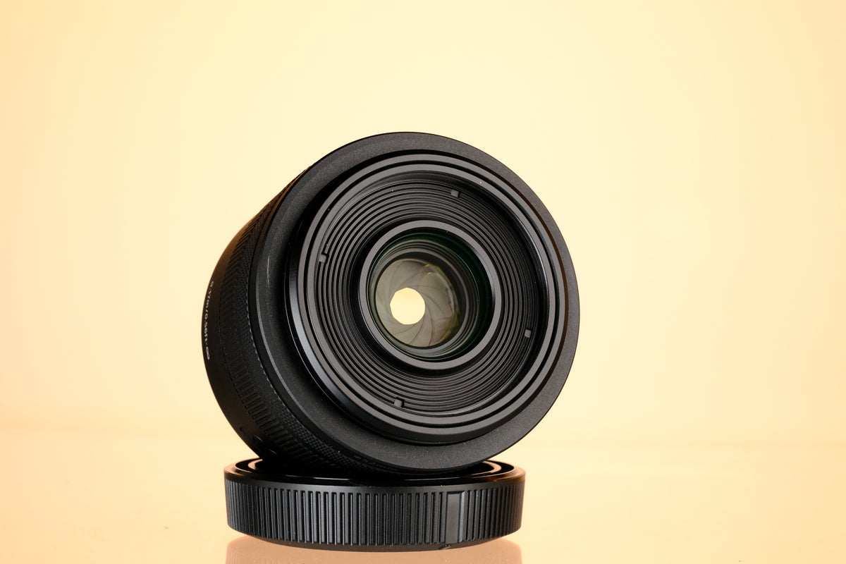 Canon RF 35mm f/1.8 Macro IS STM Lens