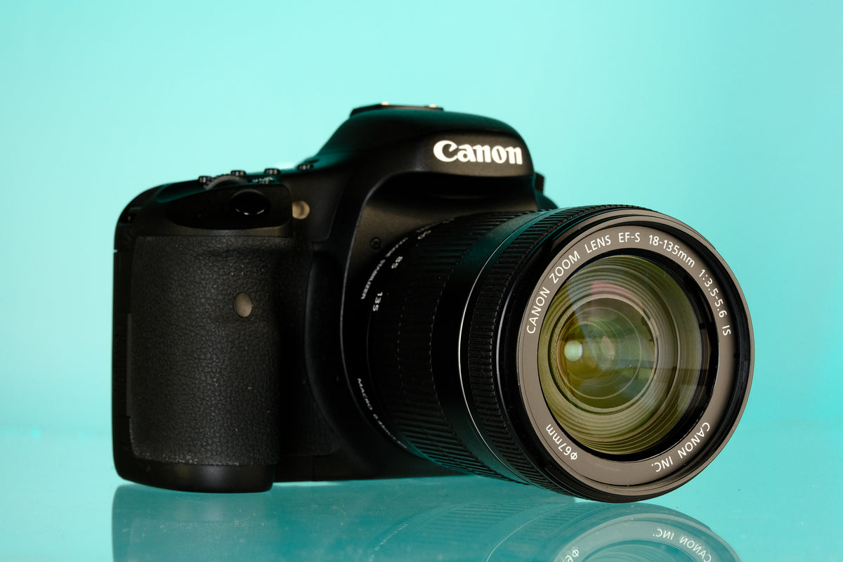 Canon 7D 18mp APS-C CMOS DSLR Camera + 18-135mm f/3.5-5.6 EF-S IS Lens