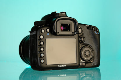 Canon 7D 18mp APS-C CMOS DSLR Camera + 18-135mm f/3.5-5.6 EF-S IS Lens