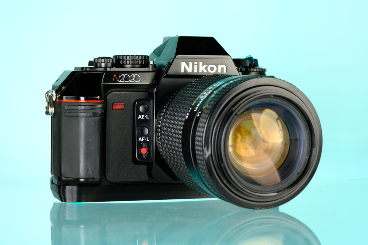 Nikon N2020 AF 35mm SLR Film Camera + AF Nikkor 35-105mm f/3.5-4.5 Zoom Lens