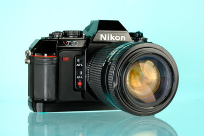 Nikon N2020 AF 35mm SLR Film Camera + AF Nikkor 35-105mm f/3.5-4.5 Zoom Lens