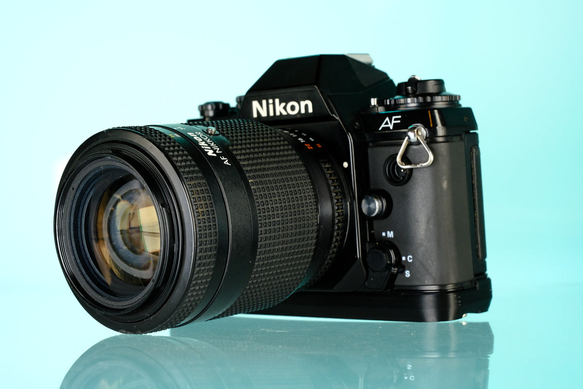 Nikon N2020 AF 35mm SLR Film Camera + AF Nikkor 35-105mm f/3.5-4.5 Zoom Lens