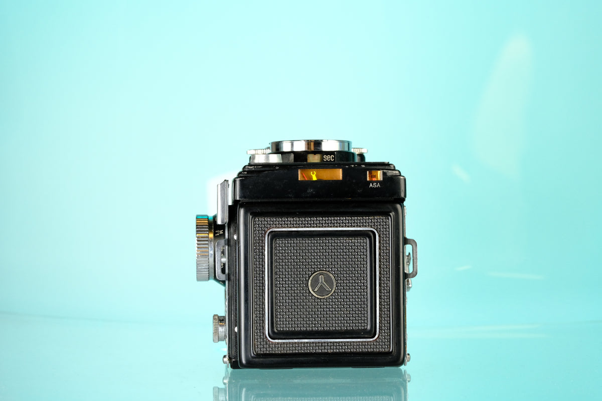 Yashica Mat 124 TLR 6x6 Medium Format FIlm Camera
