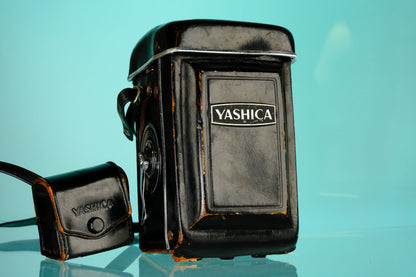 Yashica Mat 124 TLR 6x6 Medium Format Film Camera