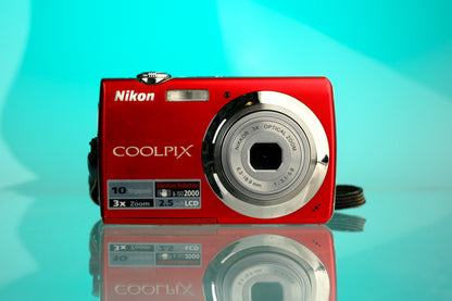 Nikon Coolpix s220 Digital Point and Shoot Camera Digicam
