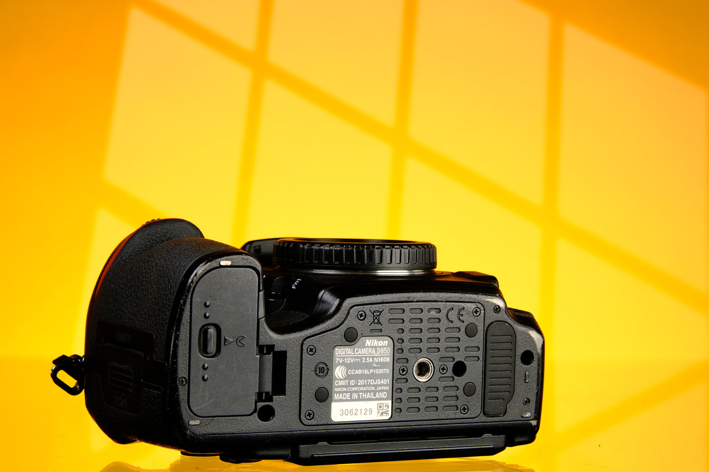 Nikon D850 Full Frame DSLR Camera ASIS Needs shutter replacement