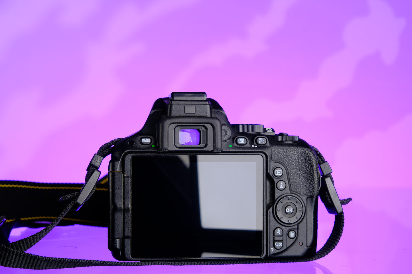 Nikon D5500 Crop Format APS-C DSLR Camera + 18-55mm f/3.5-5.6 VR Zoom Lens
