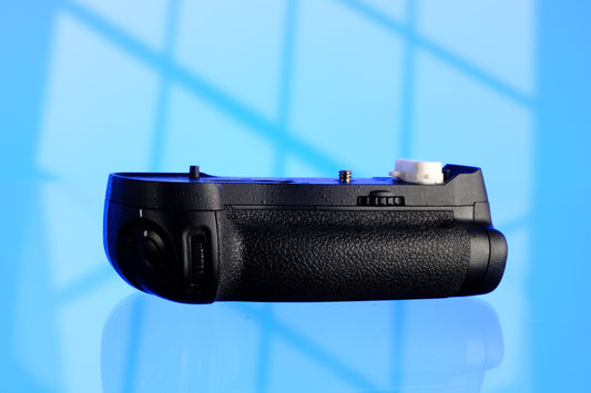 Nikon D850 Battery Grip MB-D18