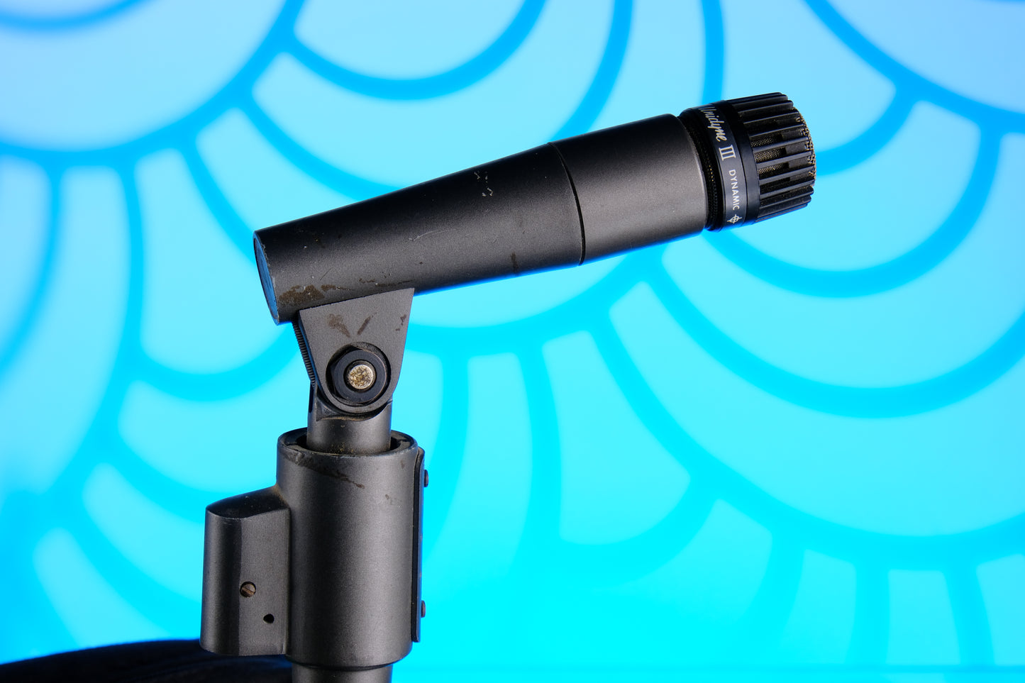 Shure SM-56 Unidyne III Dynamic Microphone w/Case, cables, desk stand