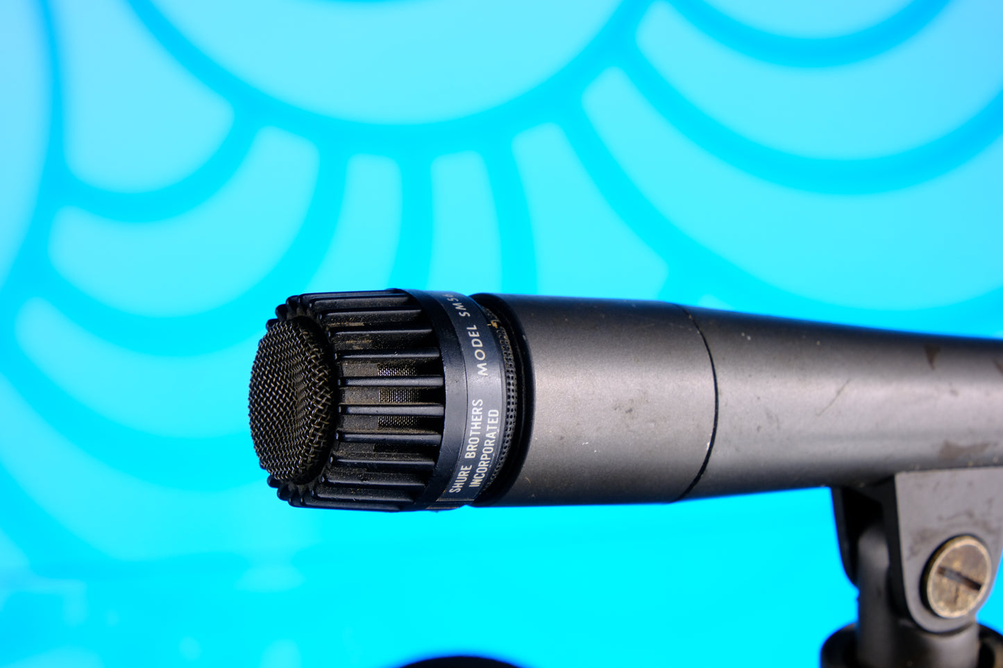 Shure SM-56 Unidyne III Dynamic Microphone w/Case, cables, desk stand