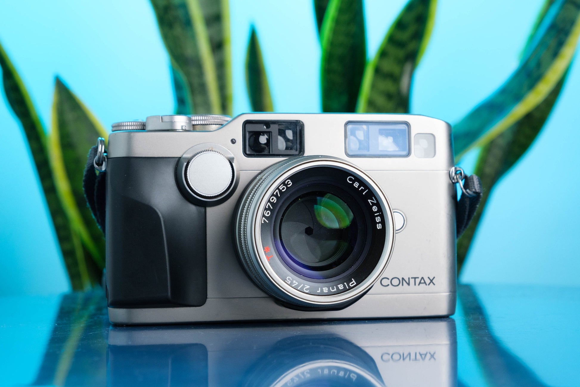 Contax G2 35mm Rangefinder Point and Shoot Film Camera + Carl Zeiss Planar 45mm f/2.0