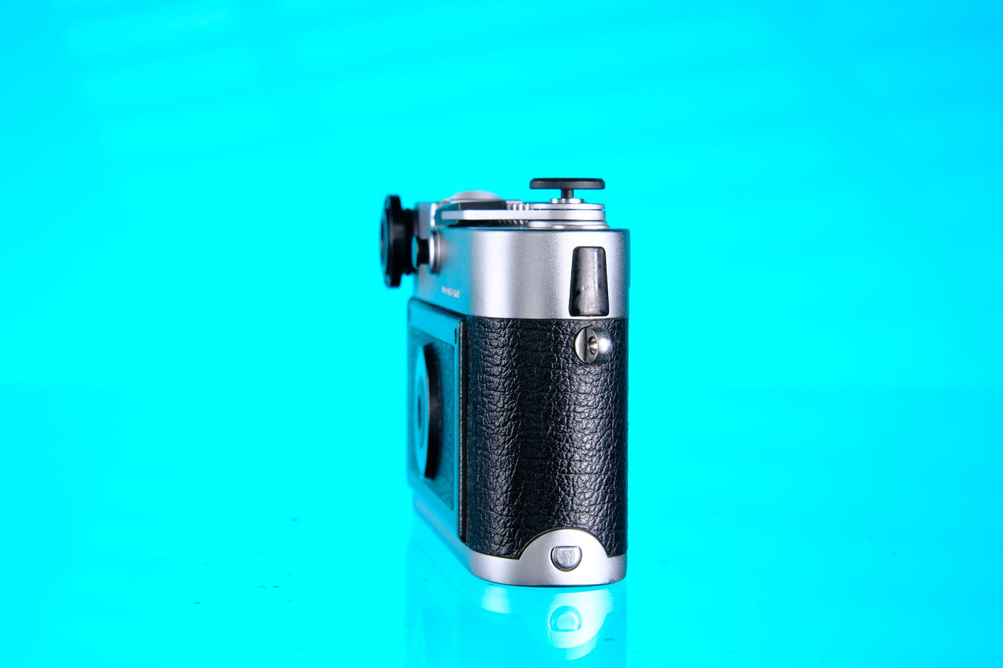 Leica M6 Classic 35mm Rangefinder Film Camera - Silver Chrome