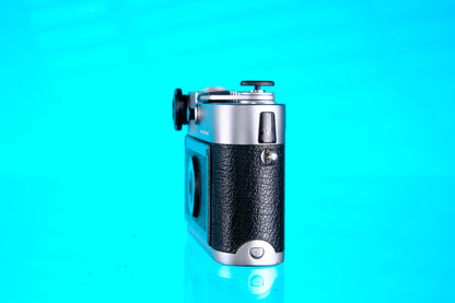 Leica M6 Classic 35mm Rangefinder Film Camera - Silver Chrome
