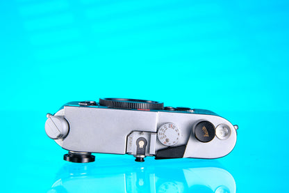 Leica M6 Classic 35mm Rangefinder Film Camera - Silver Chrome