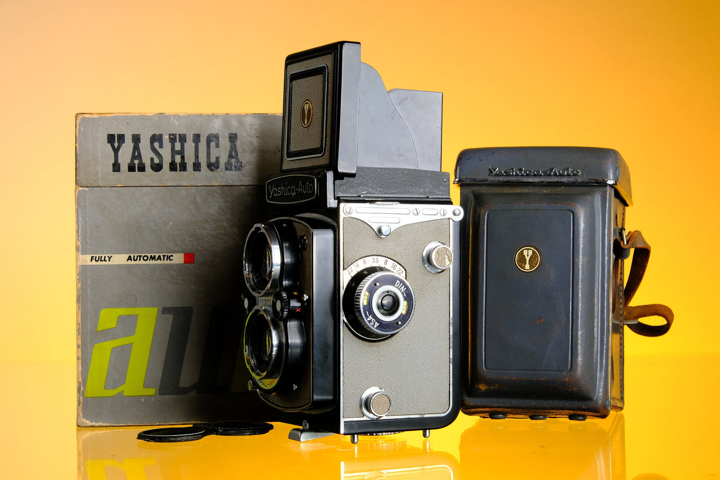 Yashica Mat Auto 6x6 Square Format Twin Lens Camera Yashinon 80mm f/3.5 Lens EXC!