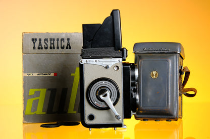 Yashica Mat Auto 6x6 Square Format Twin Lens Camera Yashinon 80mm f/3.5 Lens EXC!