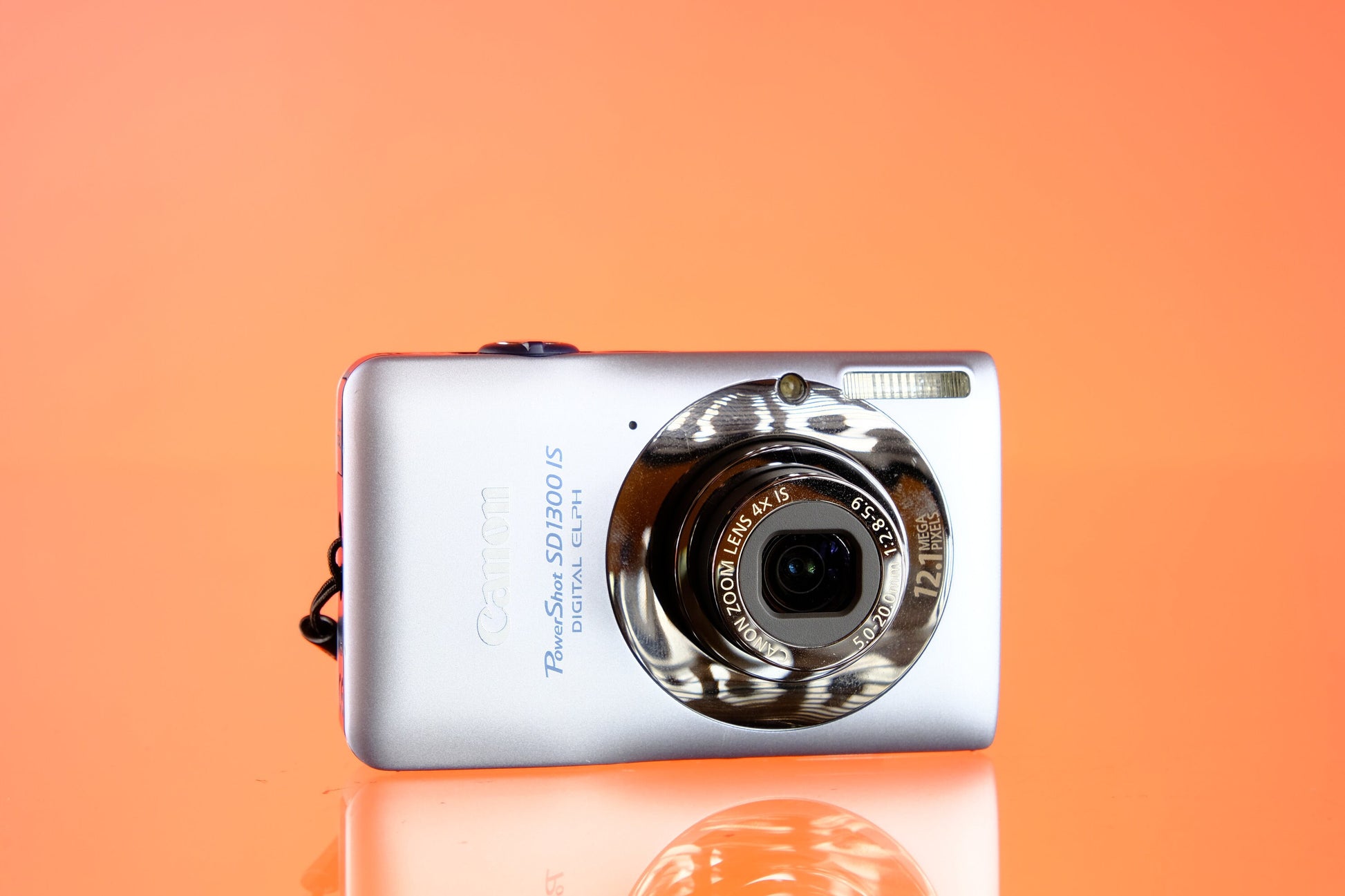 Canon PowerShot SD1300 IS Digital Point and Shoot Camera Starter Kit