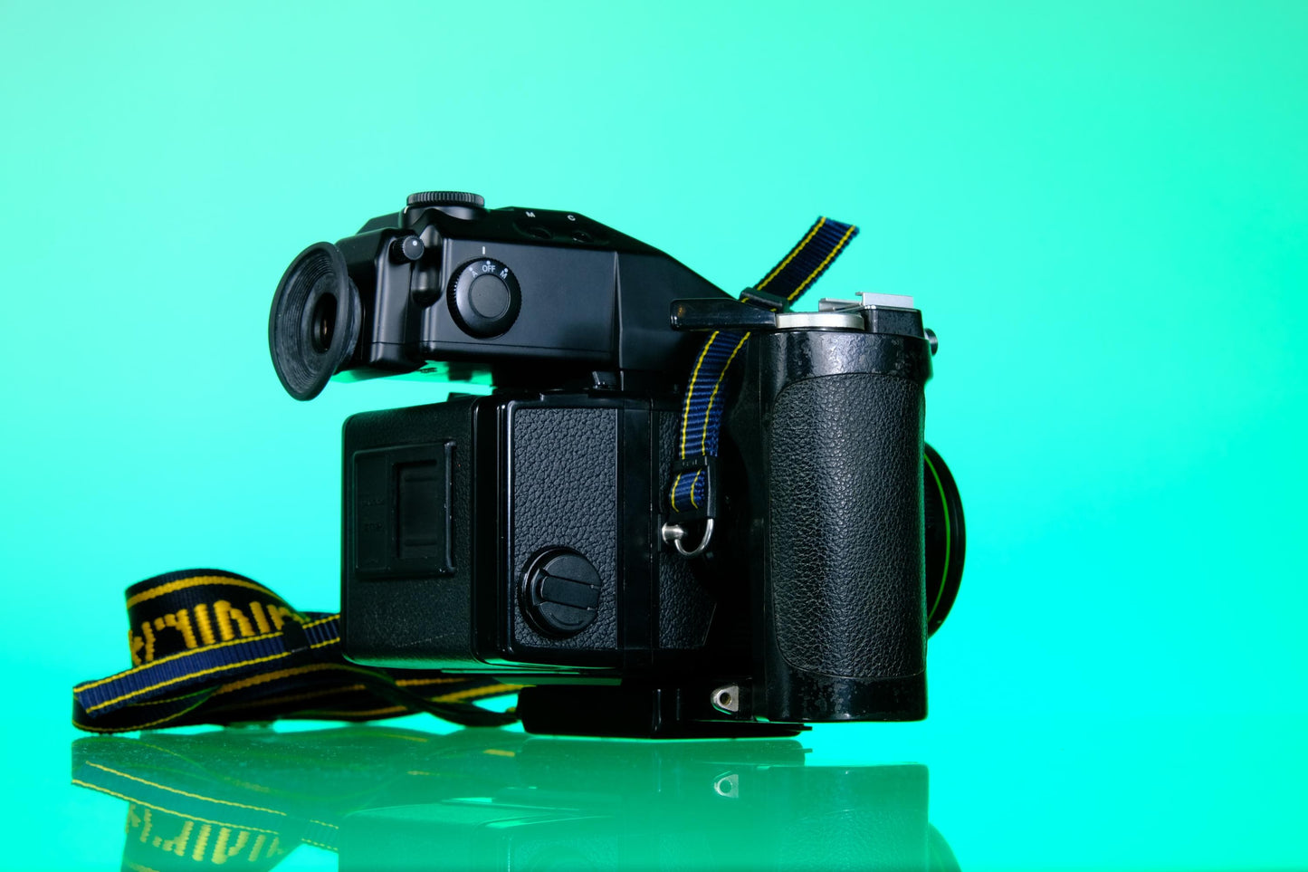 Bronica ETRsi 645 Medium Format Film Camera + 75mm F/2.8 and AE III Viewfinder