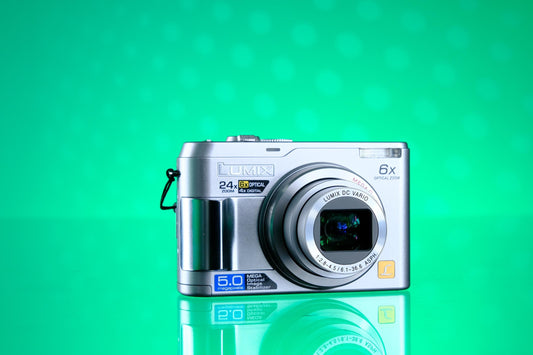 Panasonic Lumix DMC-LZ2 Digital Camera Digicam Starter Kit!