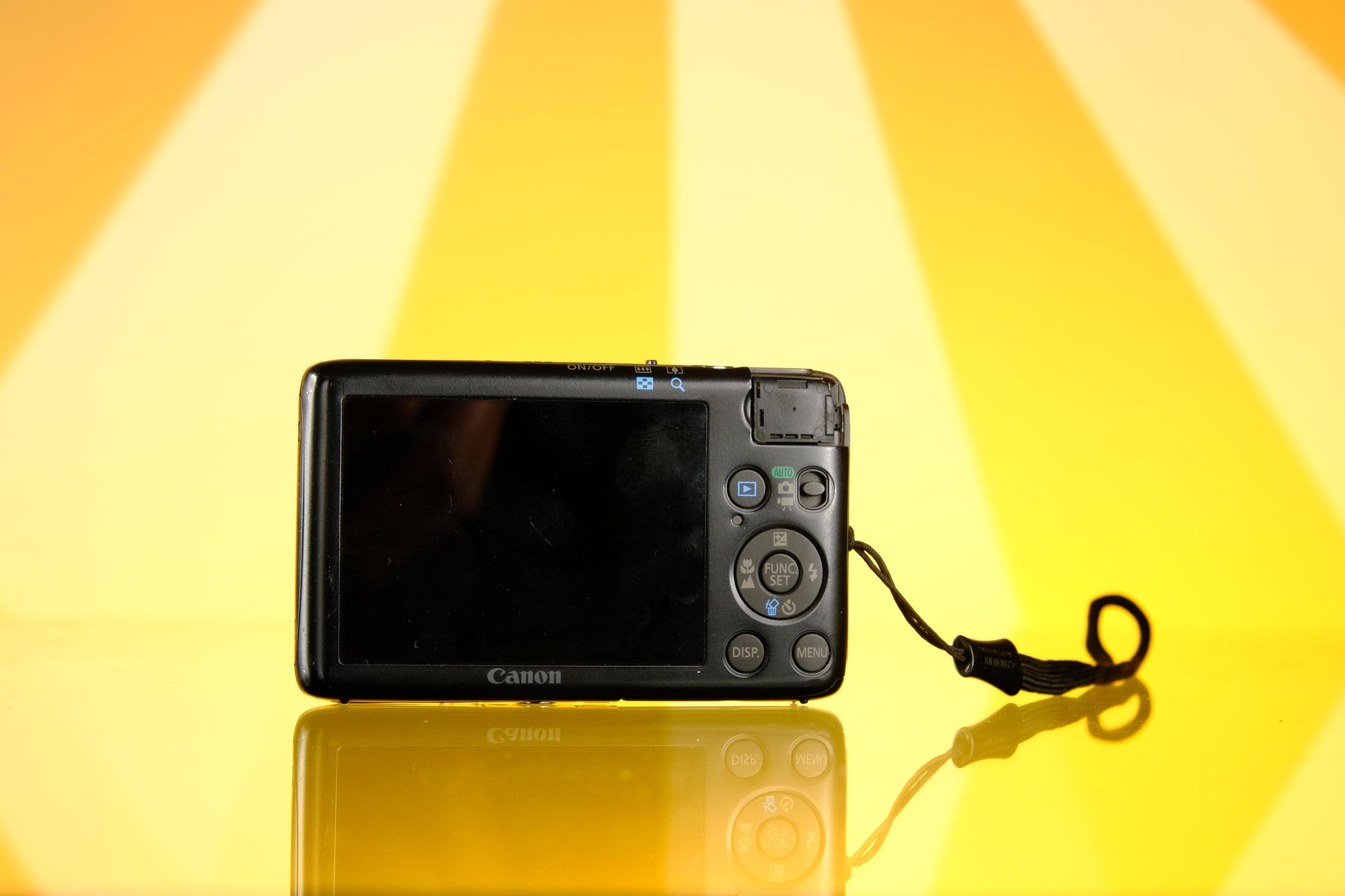 Canon IXUS 130 Compact Digital Camera