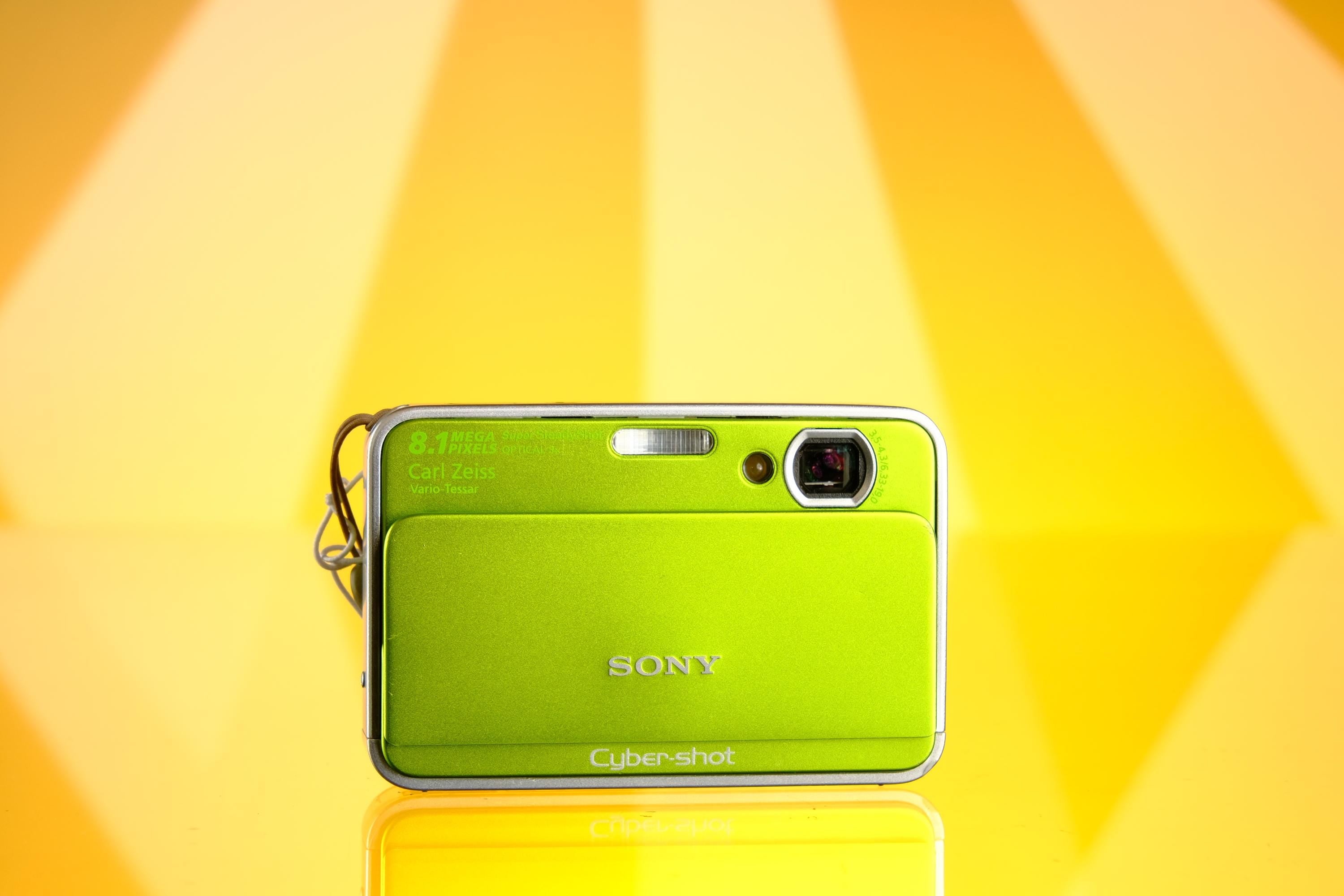 Sony Cyber-shot T2 Clamshell Style Digicam Digital Camera Point and Sh ...