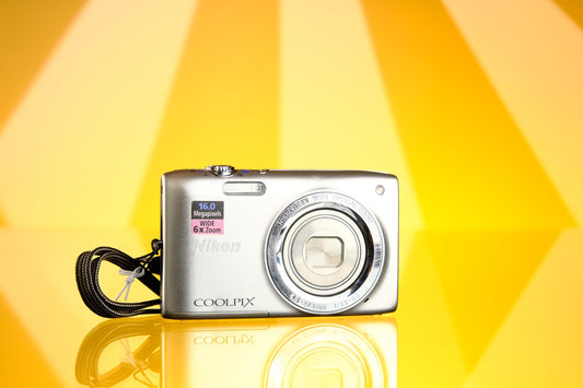 Nikon Coolpix S2700 Compact Digicam Digital Camera Starter Kit