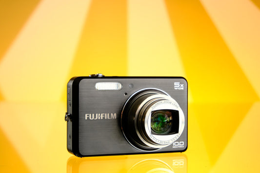 Nikon Coolpix S3500 Digital Point and Shoot Digicam Starter Kit