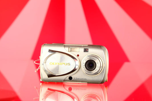 Olympus mju 300 Digital Compact Digital Camera Digicam Starter Kit